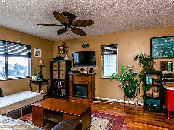 5th image of 909 Northfield Ct