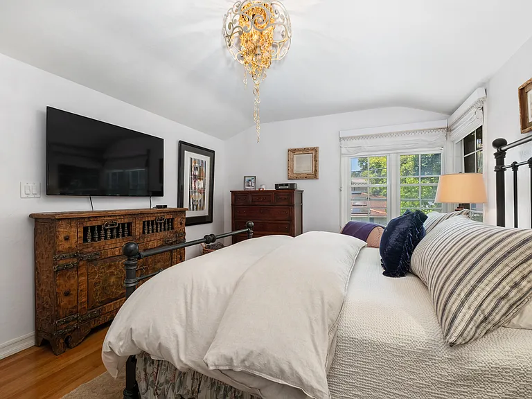 425 Graceland Dr — Photo 18