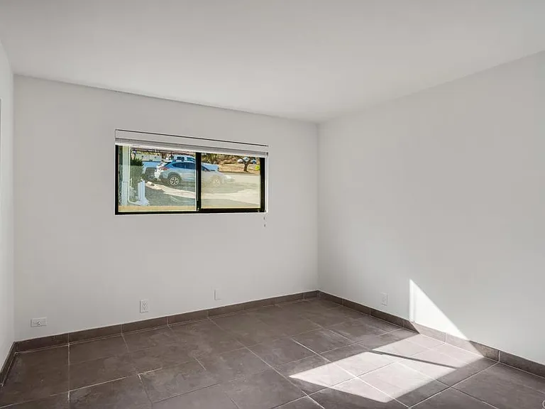 737 N Alda Dr — Photo 11