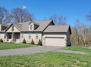 903 Quail Run Dr, Waynesboro, PA 17268