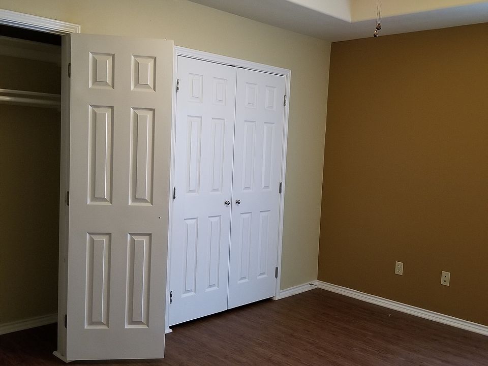 2nd image of 20425 Oak Hollow Ln #15-01