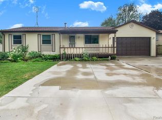 5749 Crandall Rd, Howell, MI 48855