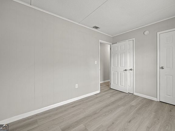 5th image of 2830 Village Green Dr