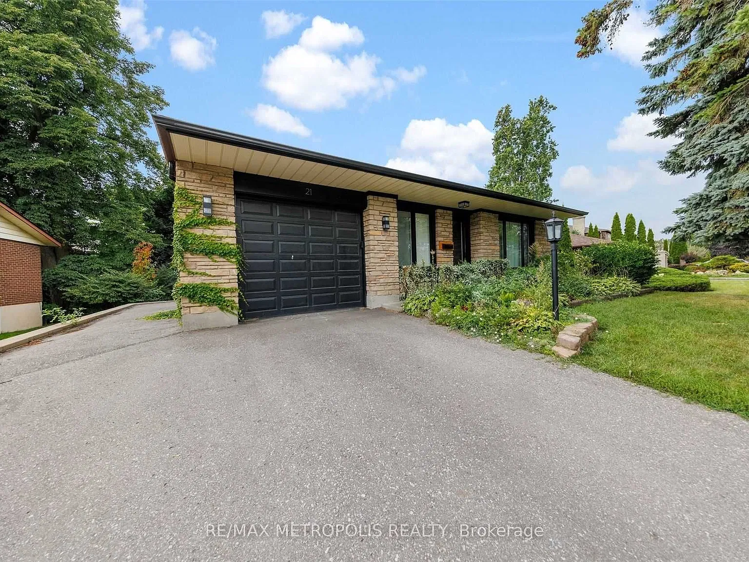 3 bed, $2,700 — Photo 2