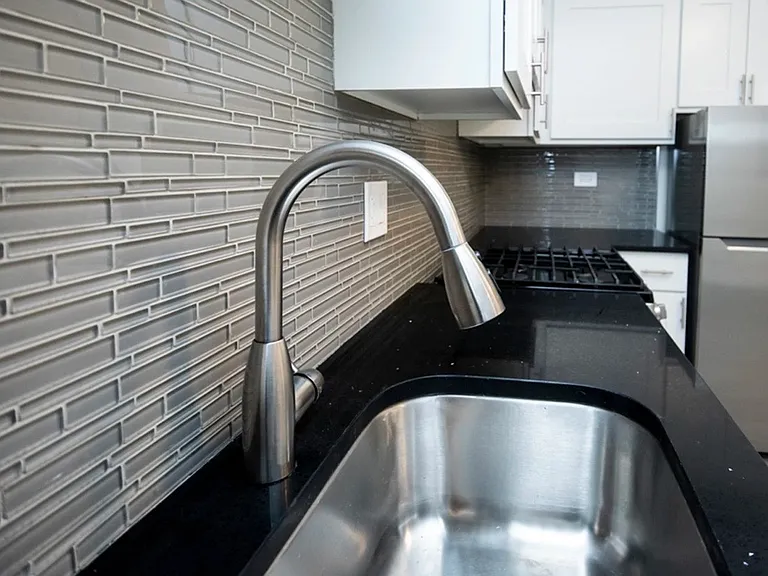 648.5 W Roscoe St #GD — Photo 6