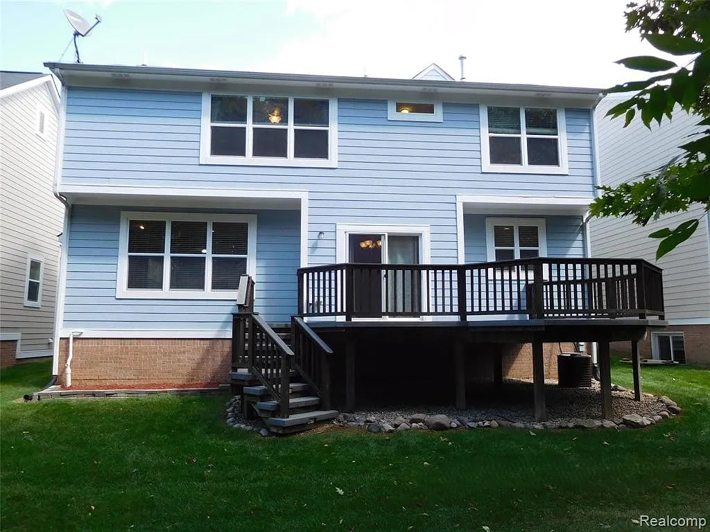 4 bed, 2.5 bath, 2604 sqft, $3,100 — Photo 2