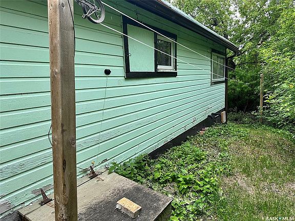 3rd image of 320 Evenson Ave