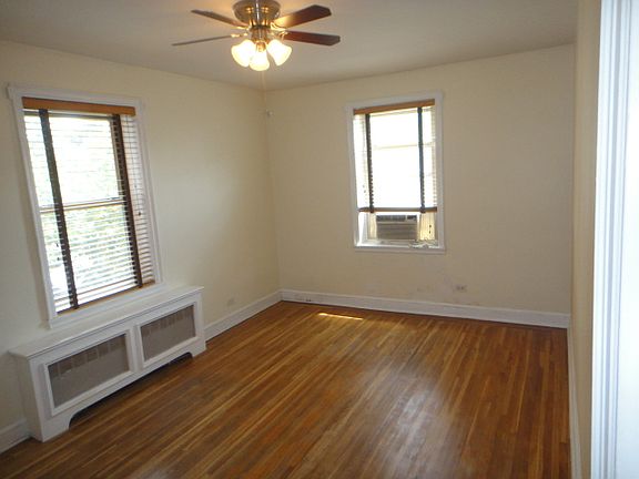 4th image of 4820 44th St APT 3B