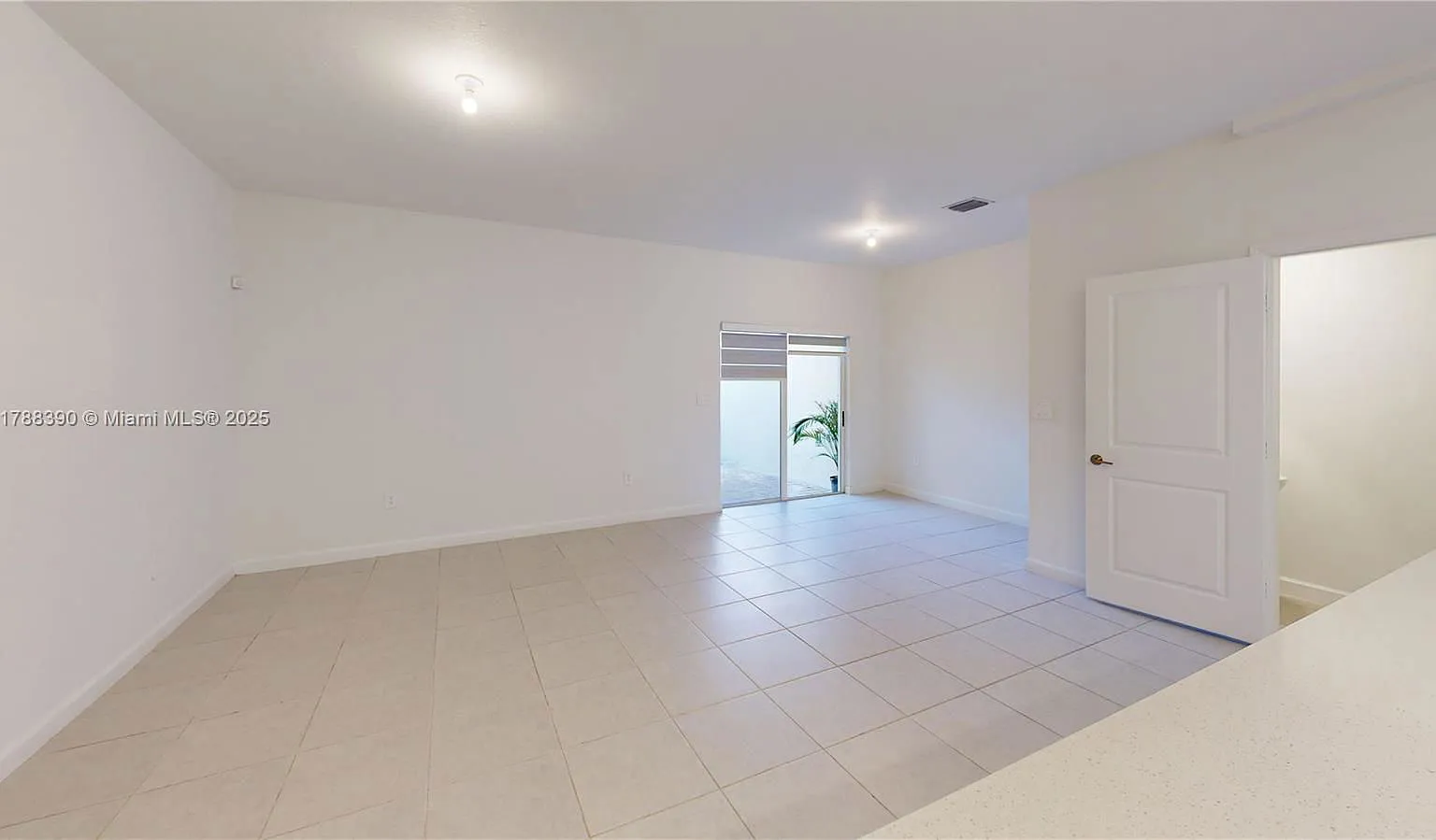 3 bed, 2.5 bath, 1548 sqft, $2,700 — Photo 4