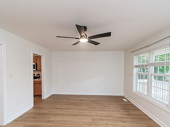 3rd image of 729 Stadium Dr