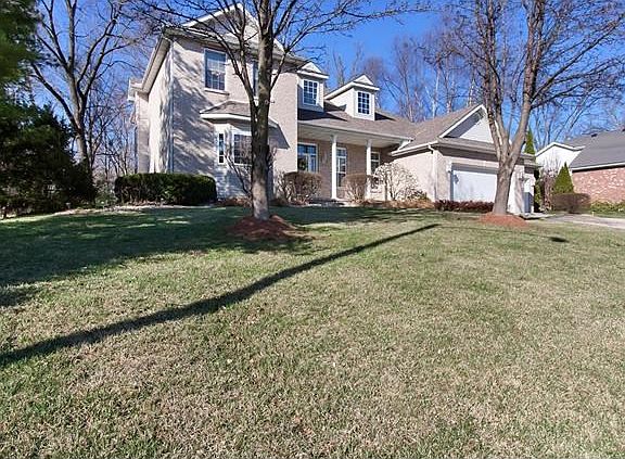 3rd image of 121 Forest Grove Dr