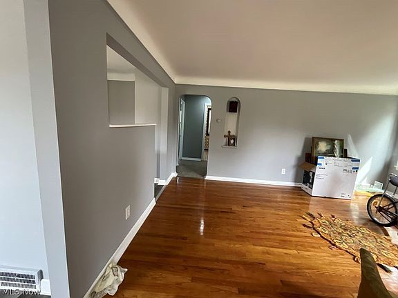 5th image of 5910 Wilber Ave