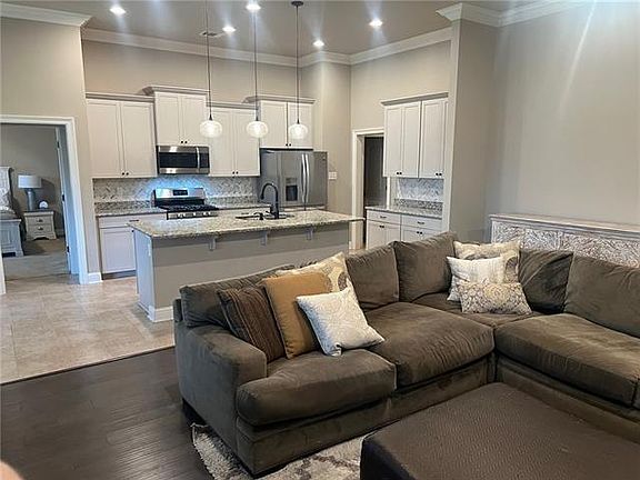 5th image of 20259 Camden Ln