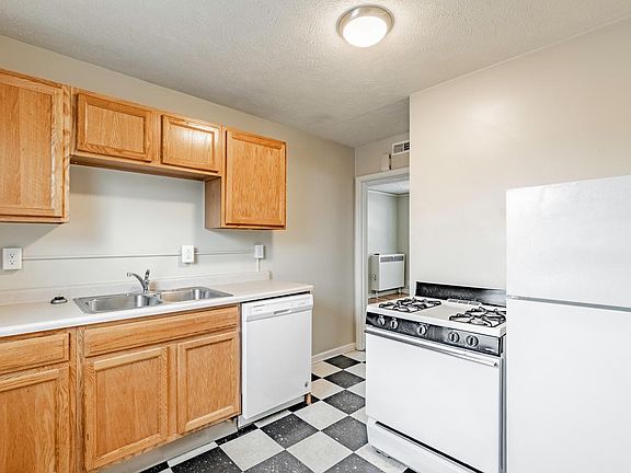 5th image of 3170 Davenport St APT 216