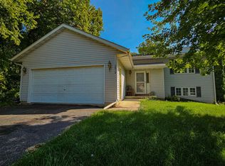 2010 Candlewick Dr SW, Poplar Grove, IL 61065