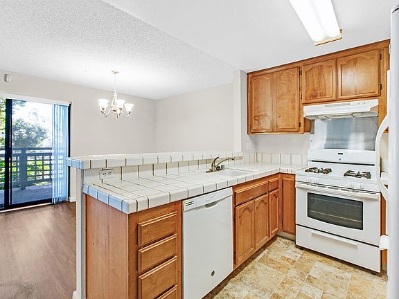 5th image of 1404 Birchwood Ct