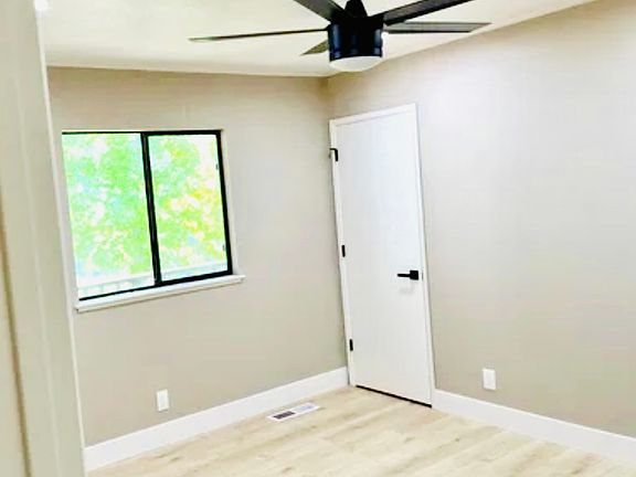 3rd image of 3831 Crosswood Dr