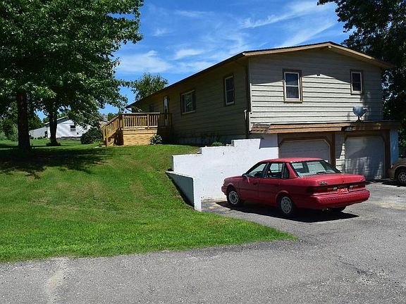 3rd image of 2682 Queen Dr