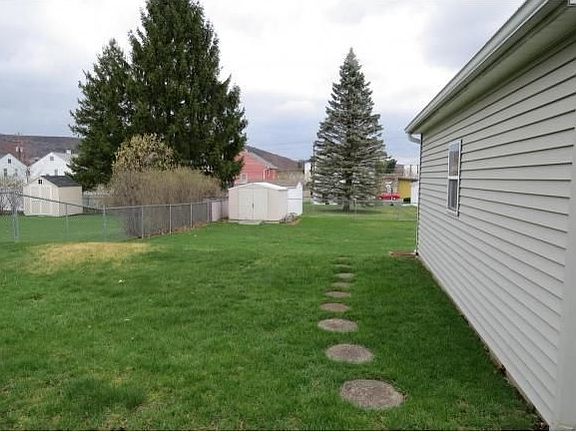 4th image of 621 Paden St