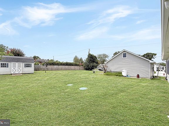 5th image of 2110 Queens Dr
