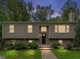 10133 Pine St, Oakton, VA 22124