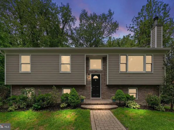 10133 Pine St, Oakton, VA 22124