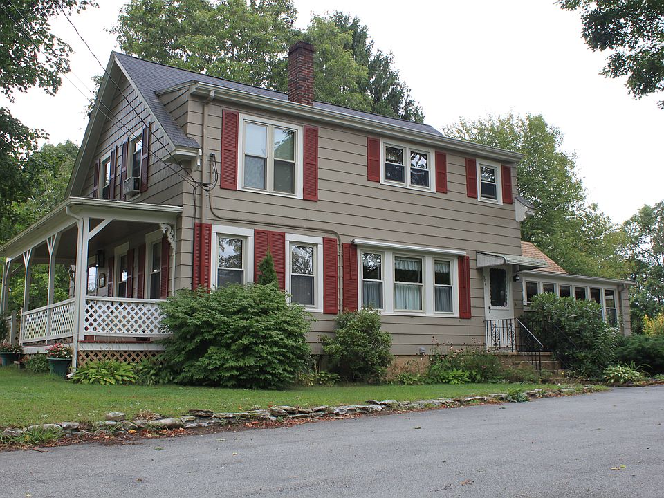 1890 farmhouse w/  Barn 