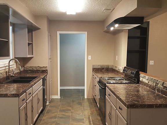 3rd image of 736 Somerset Ct