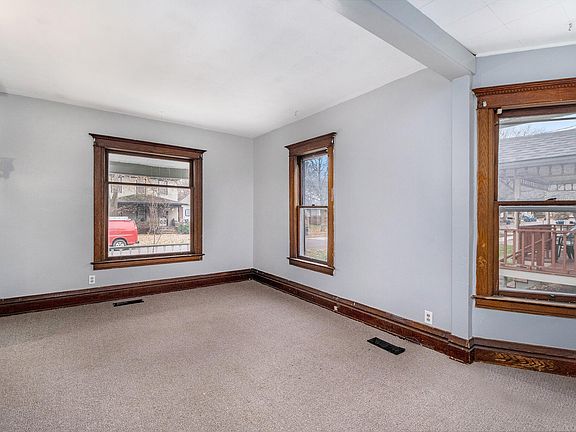 3rd image of 712 W Vine St