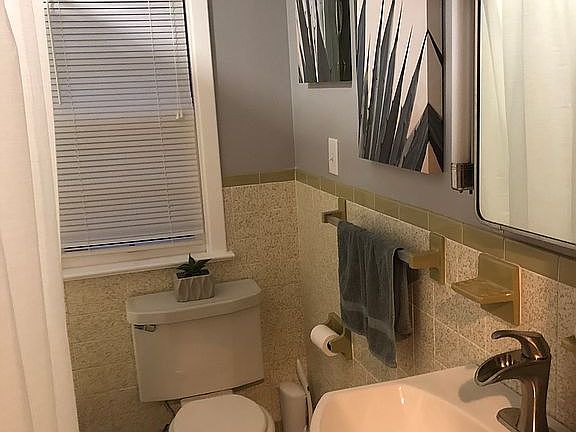 Main bathroom