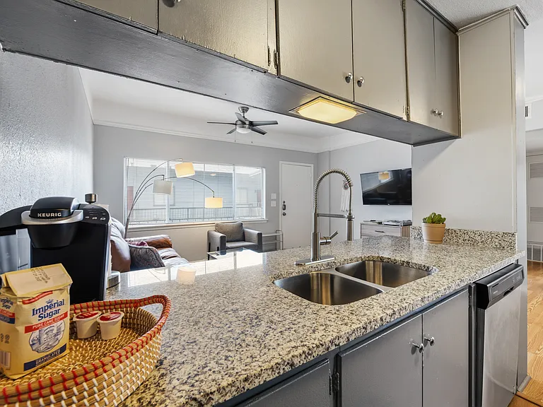 2408 Longview St #204 — Photo 15