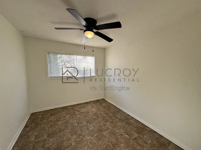2716 Woodside Dr — Photo 10