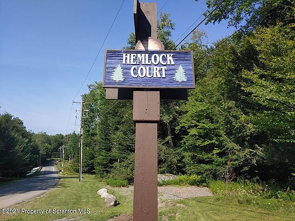 2nd image of 122 Hemlock Ln