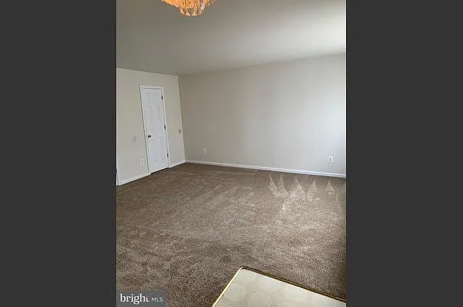 2 bed, 1.5 bath, 1300 sqft, $2,400 — Photo 4