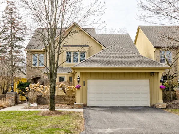6255 Celeste Rd, West Bloomfield, MI 48322