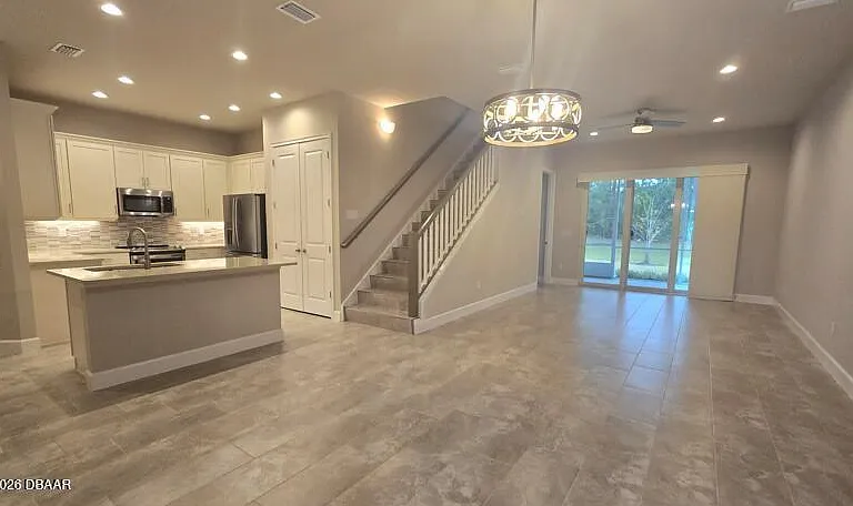54 Longridge Ln — Photo 2