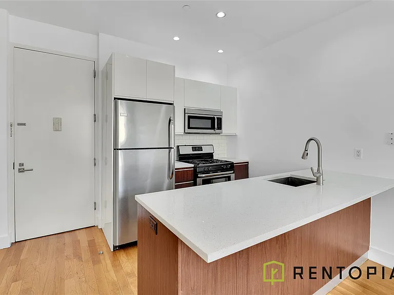 200 N 11th St #5M — Photo 2