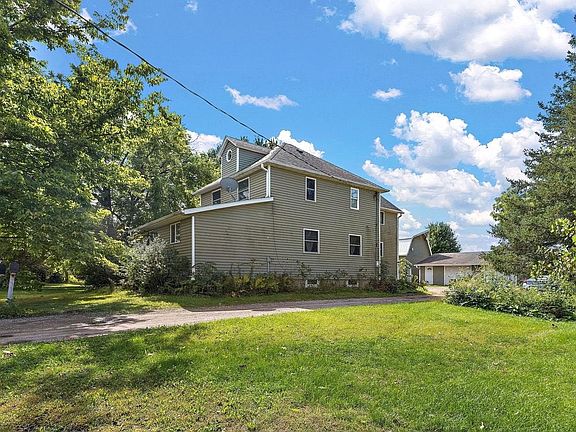 4th image of 404 W Main St