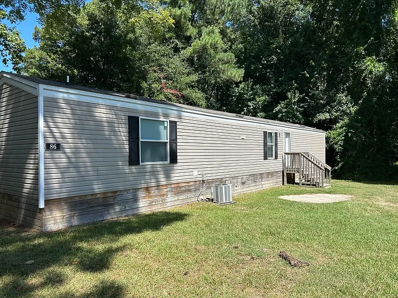 3 bed, 2.0 bath, $950 — Photo 1