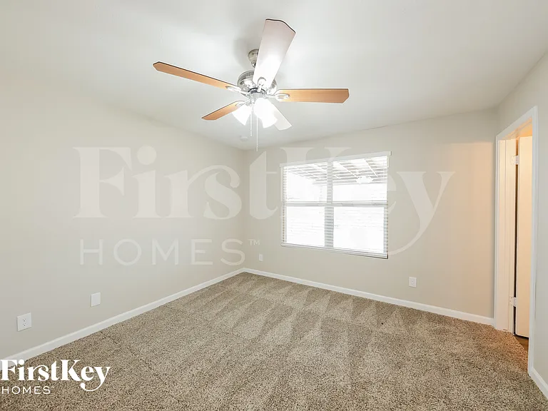 1419 W Ross Ave — Photo 9