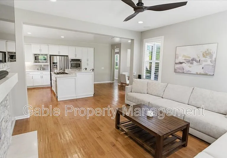 26882 Greenleaf Ct — Photo 10