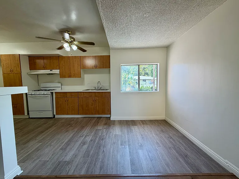 915 E Palmer Ave #24 — Photo 5