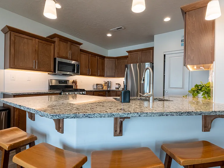 Beautiful fully stocked kitchen