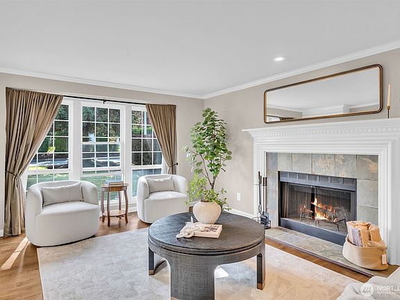 4th image of 2411 240th Street SE