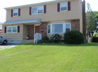 60 Wolcott Rd, Levittown, NY 11756