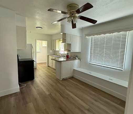 Kitchen with window bench