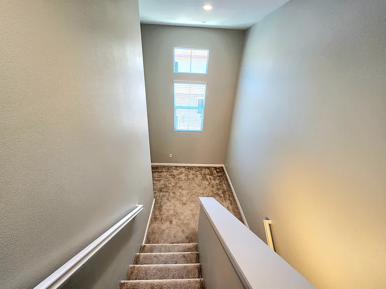 996 Newberry Ln — Photo 34