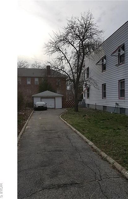 2nd image of 558 S 9th Ave
