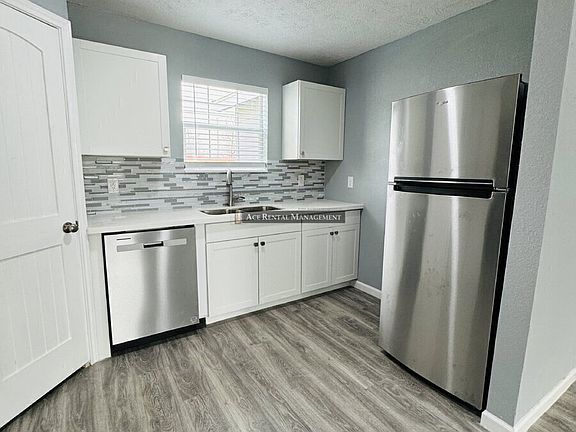 4th image of 1 E Lutcher Ave #A
