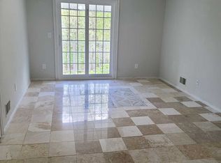 590 Lilac Ln, Mahwah, NJ 07430
